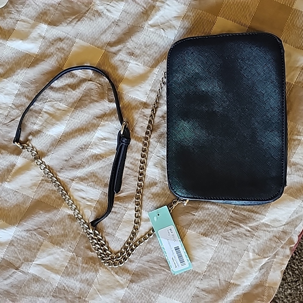 NWT Seven Hills Laurel Chain Crossbody in Navy